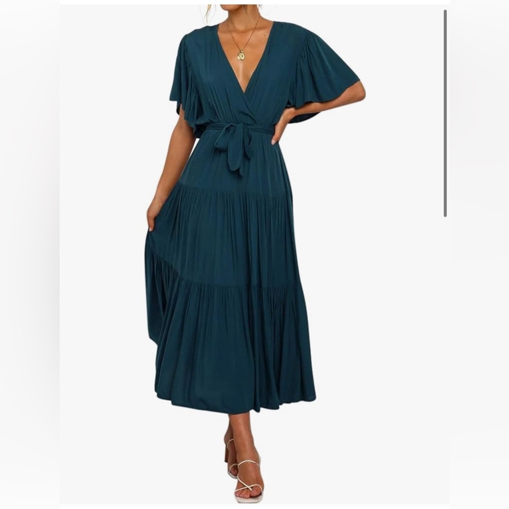 🤍2/$20🤍 Vivimos Blue flowy midi dress